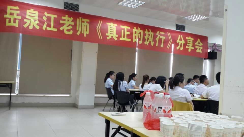 大家認(rèn)真記錄著筆記，不放過任何一個知識點